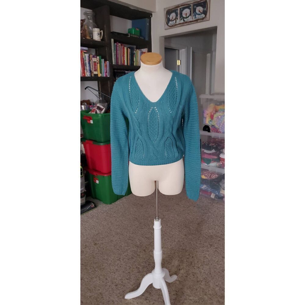 NWT PRETTY GUIDE SWEATER